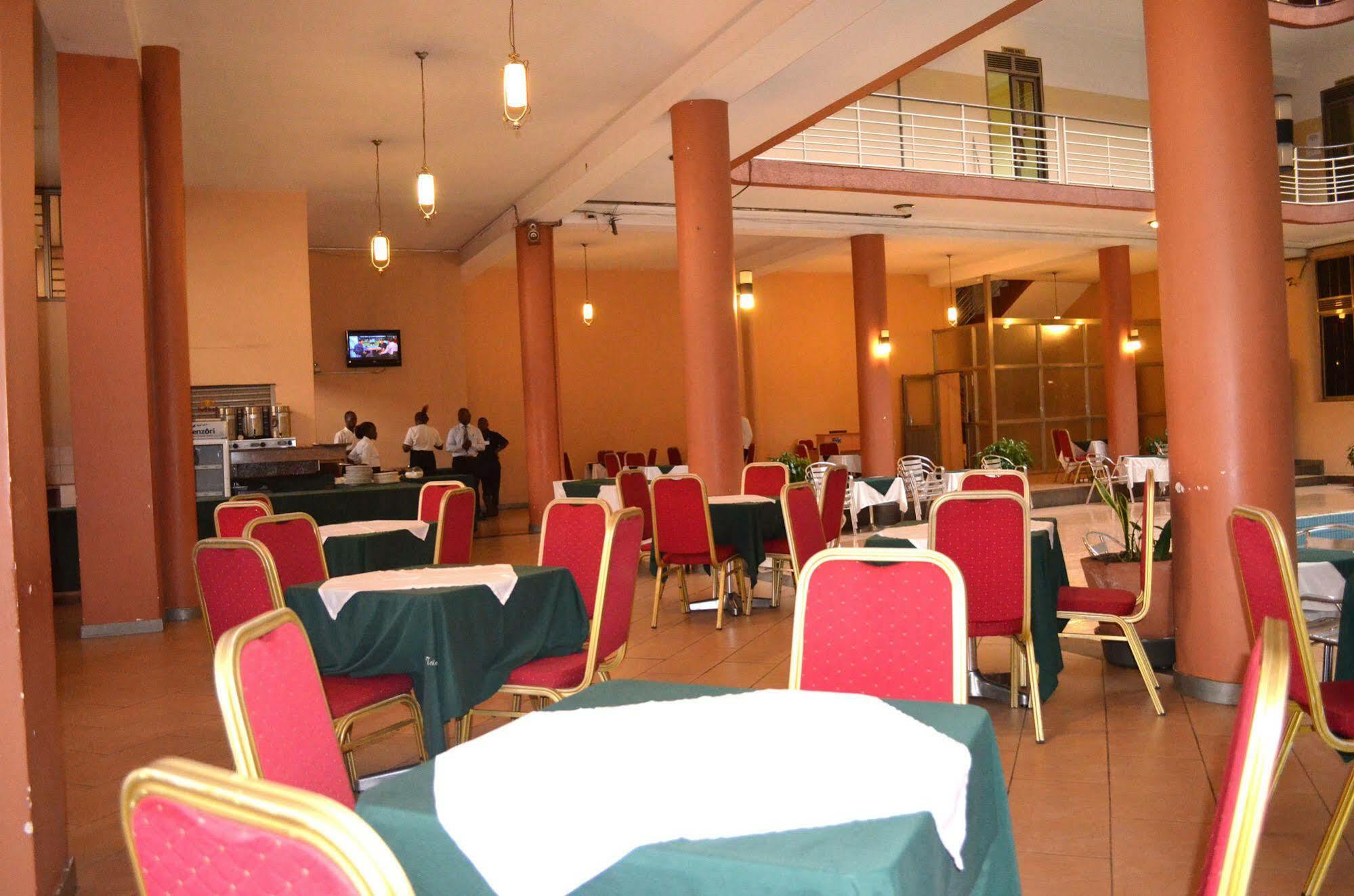 Hotel Triangle Kampala Exterior foto